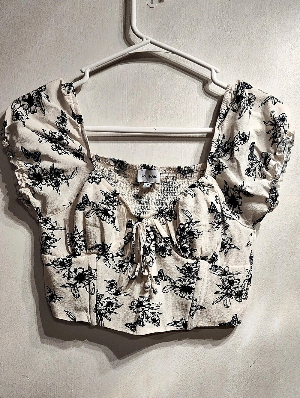 L.A. Hearts Floral Puff Sleeve Crop Top in Cream & Black Size XS